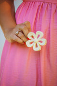 Load image into Gallery viewer, Cutie Cutout Flower Claw Clip
