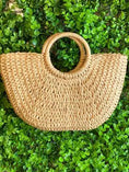 Load image into Gallery viewer, Ellison clothing purse, Ellison straw bag, summer straw bag, purse sale, summer sale, summer purse, beach purse