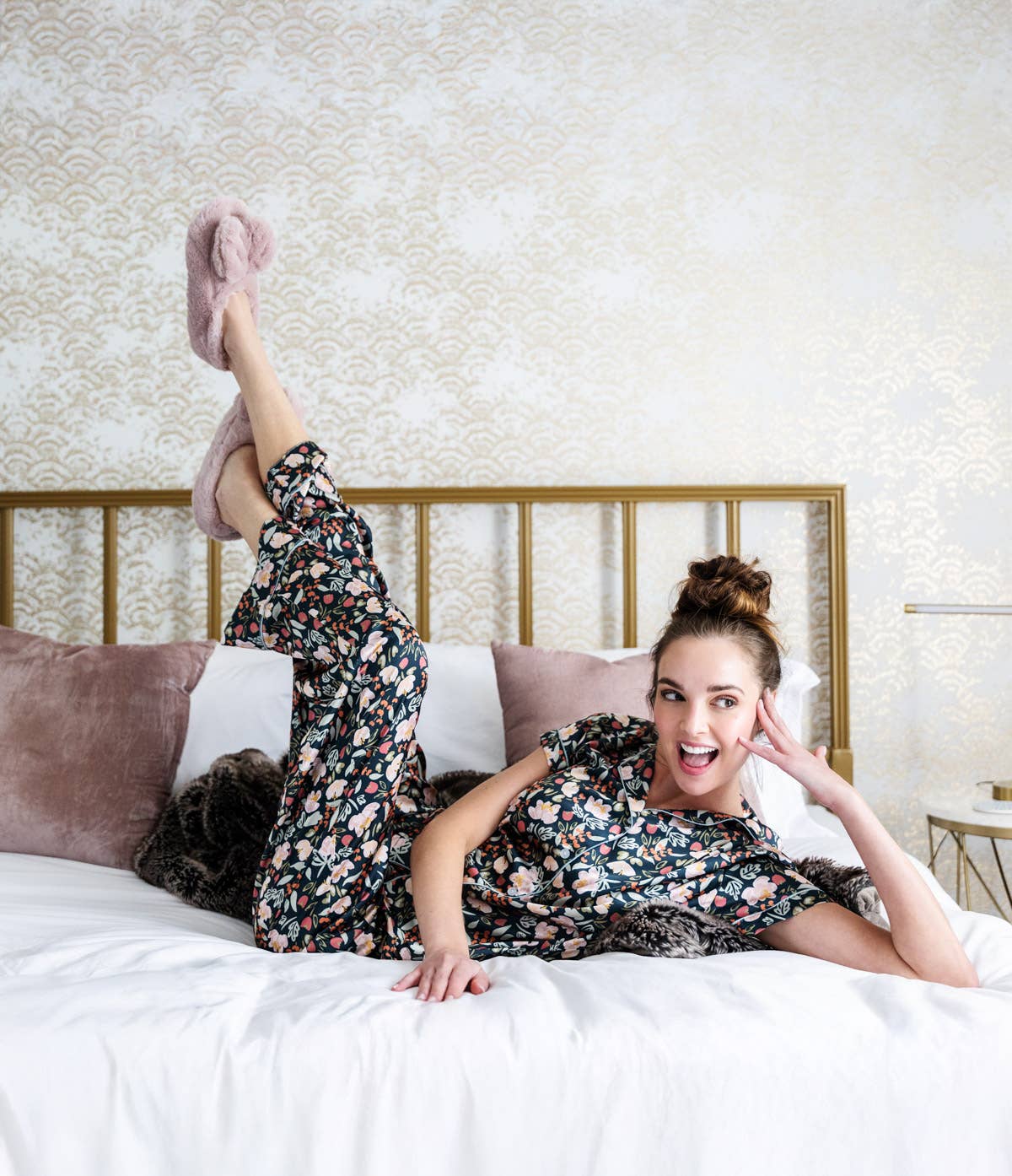 Hello Mello | Cuddlers Heated Slippers - Blush