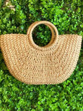 Load image into Gallery viewer, Summer Vibe Straw Bag
