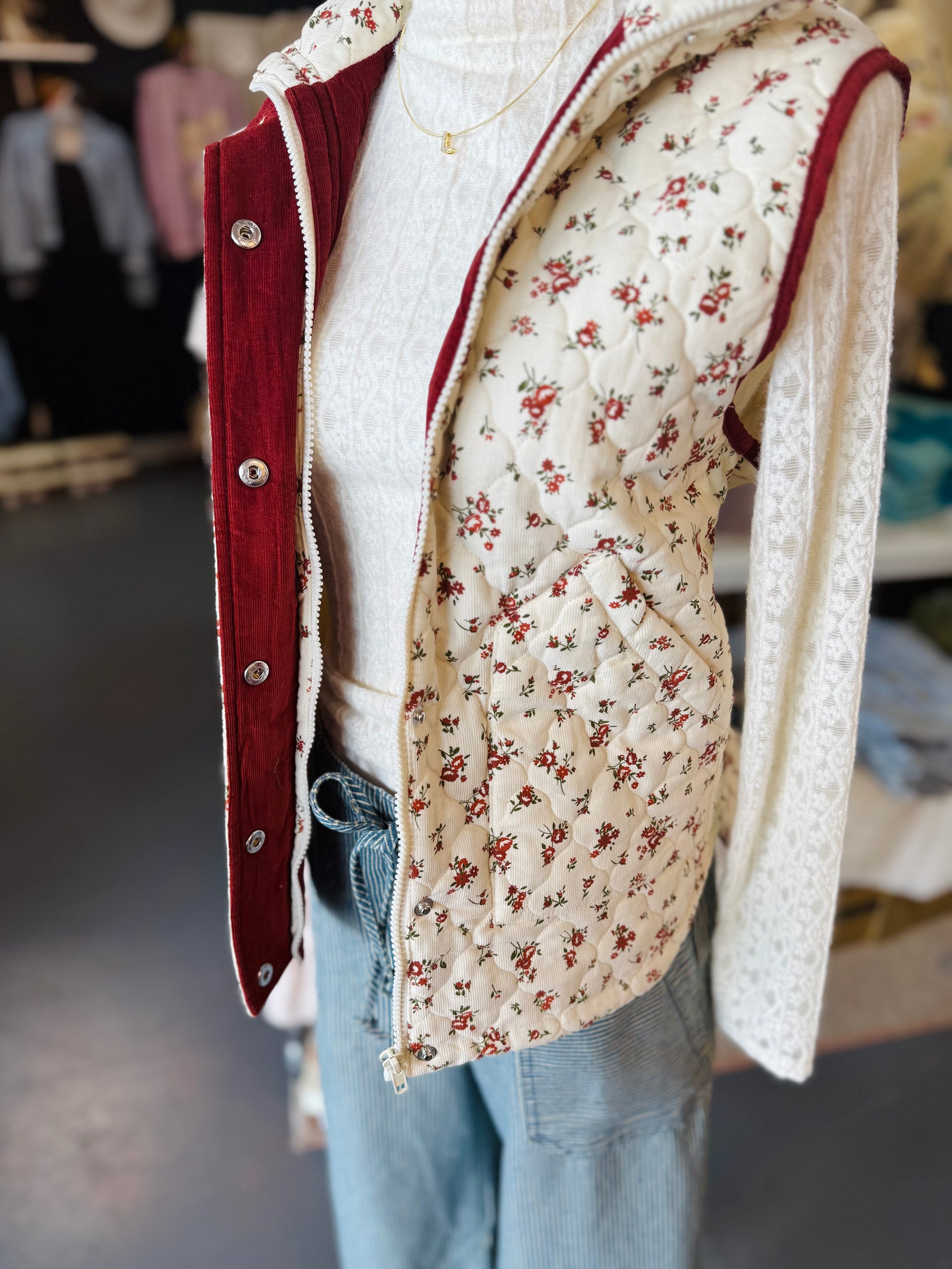 Woman wearing a floral vest for fall in a stores in fayetteville, ar fall floral vest, floral vests for women, floral vest top, floral vest outfit, shopping near me the Fayetteville Mall