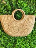 Load image into Gallery viewer, Ellison clothing purse, Ellison straw bag, summer straw bag, purse sale, summer sale, summer purse, beach purse
