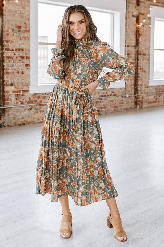 green maxi dresses, floral maxi dress, floral dresses, wedding guest dress, fall family photo dress ideas, dress shop in norhtwest arkansas
