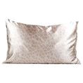 Load image into Gallery viewer,  1 standard size leopard pillowcase (26"x19") with zipper
