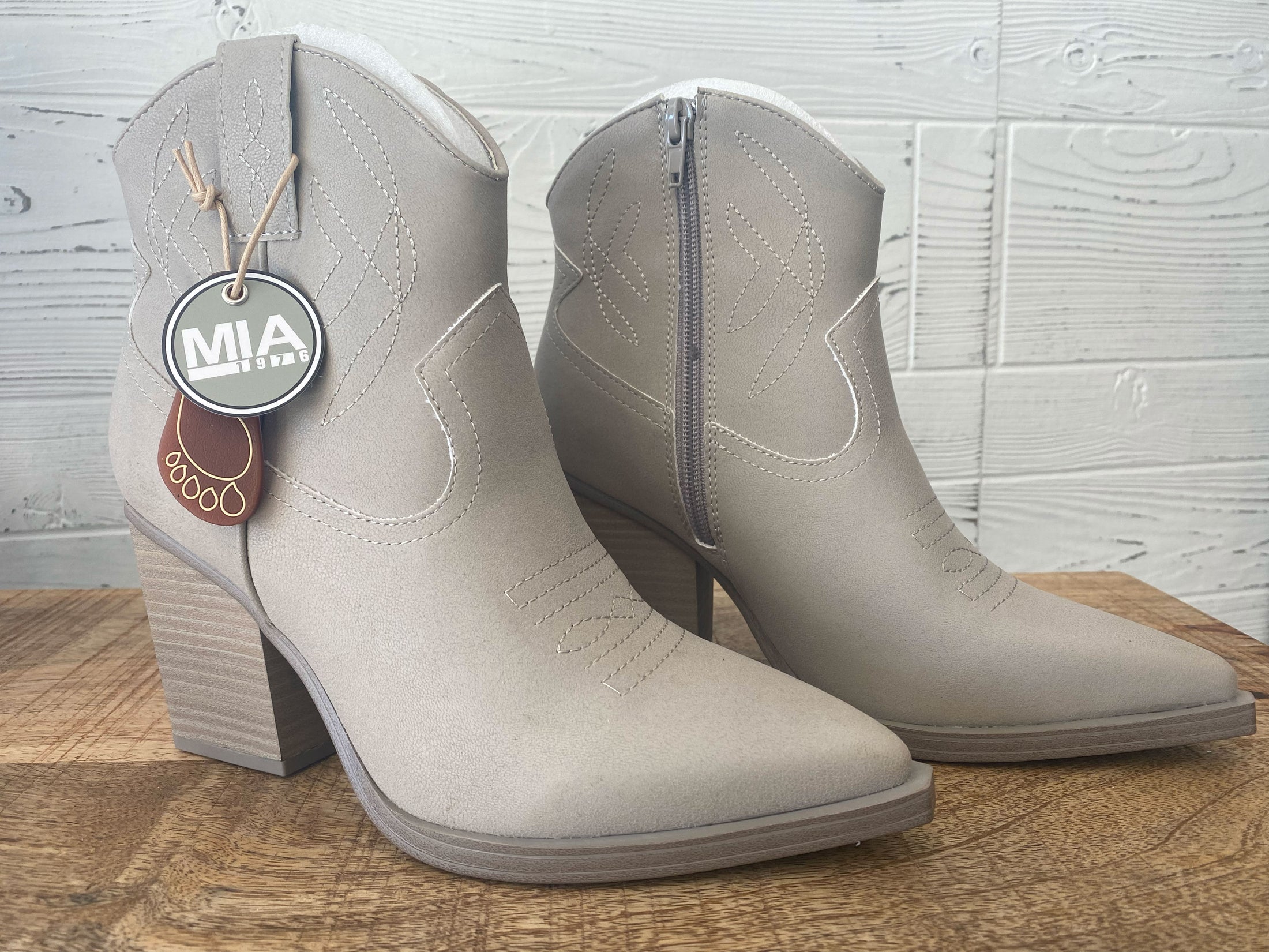 Mia Spring Boot, Ankle Boots, Ash Color