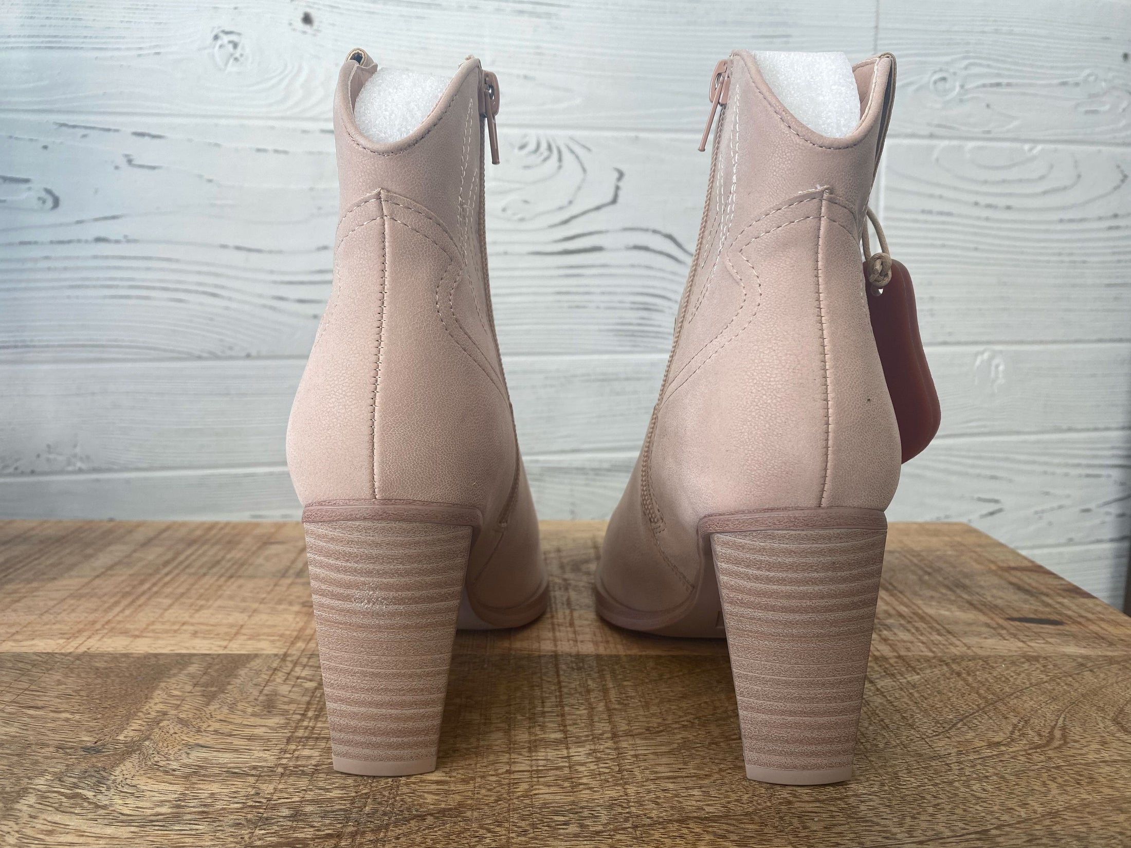 mia spring ankle boot, back of the shoe
